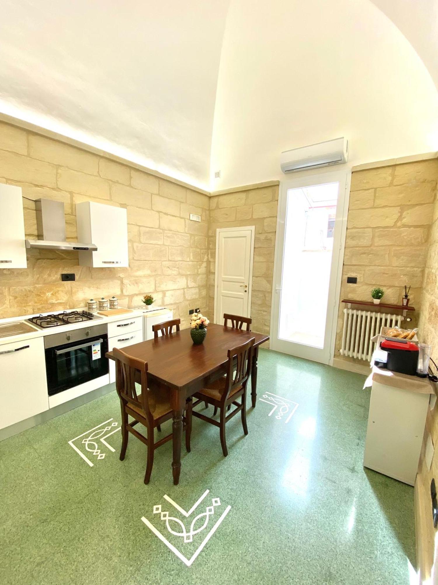 Vohis Luxury House - Fast Wi-Fi & Easy Parking Apartment Lecce Exterior photo