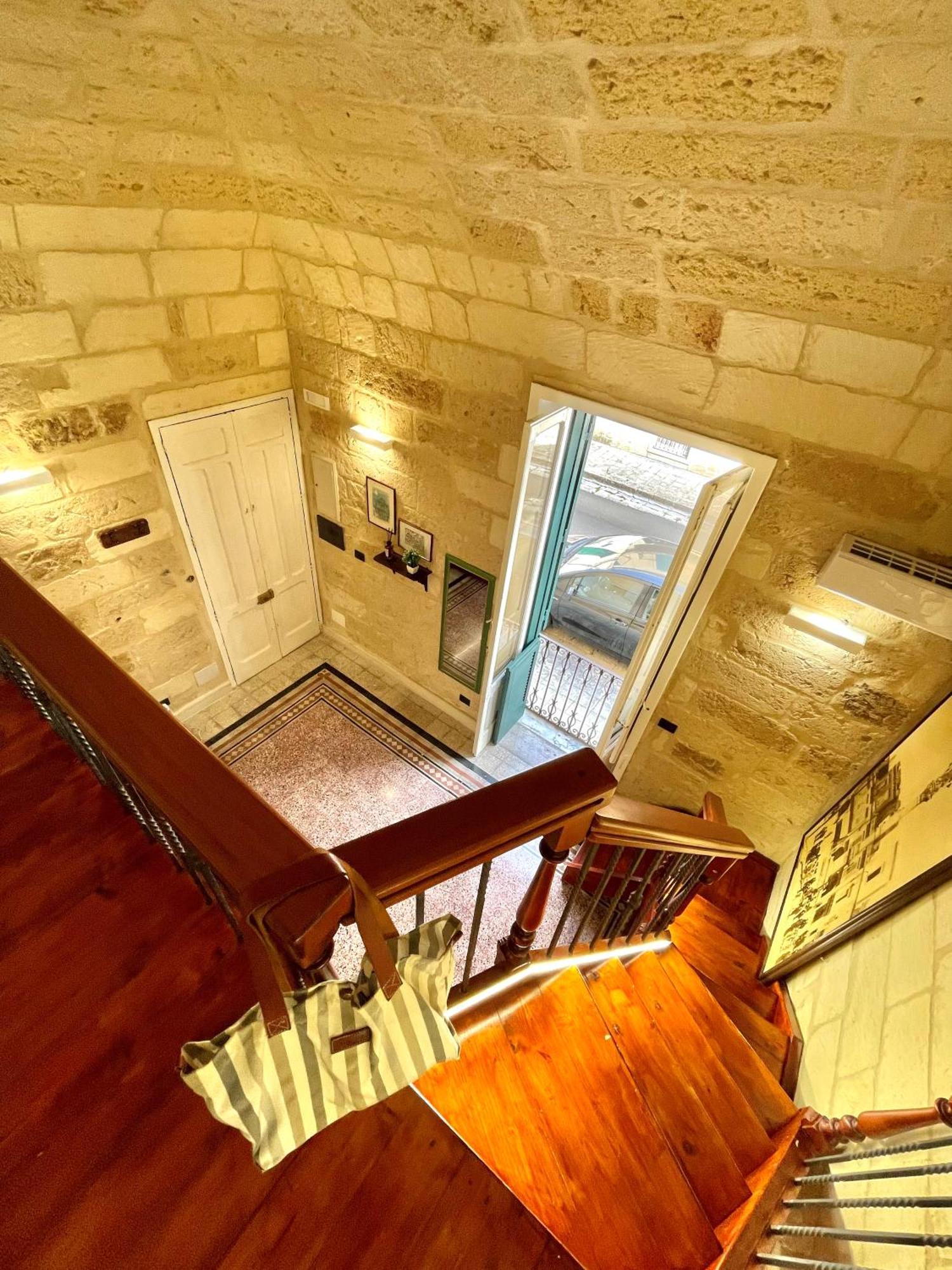 Vohis Luxury House - Fast Wi-Fi & Easy Parking Apartment Lecce Exterior photo